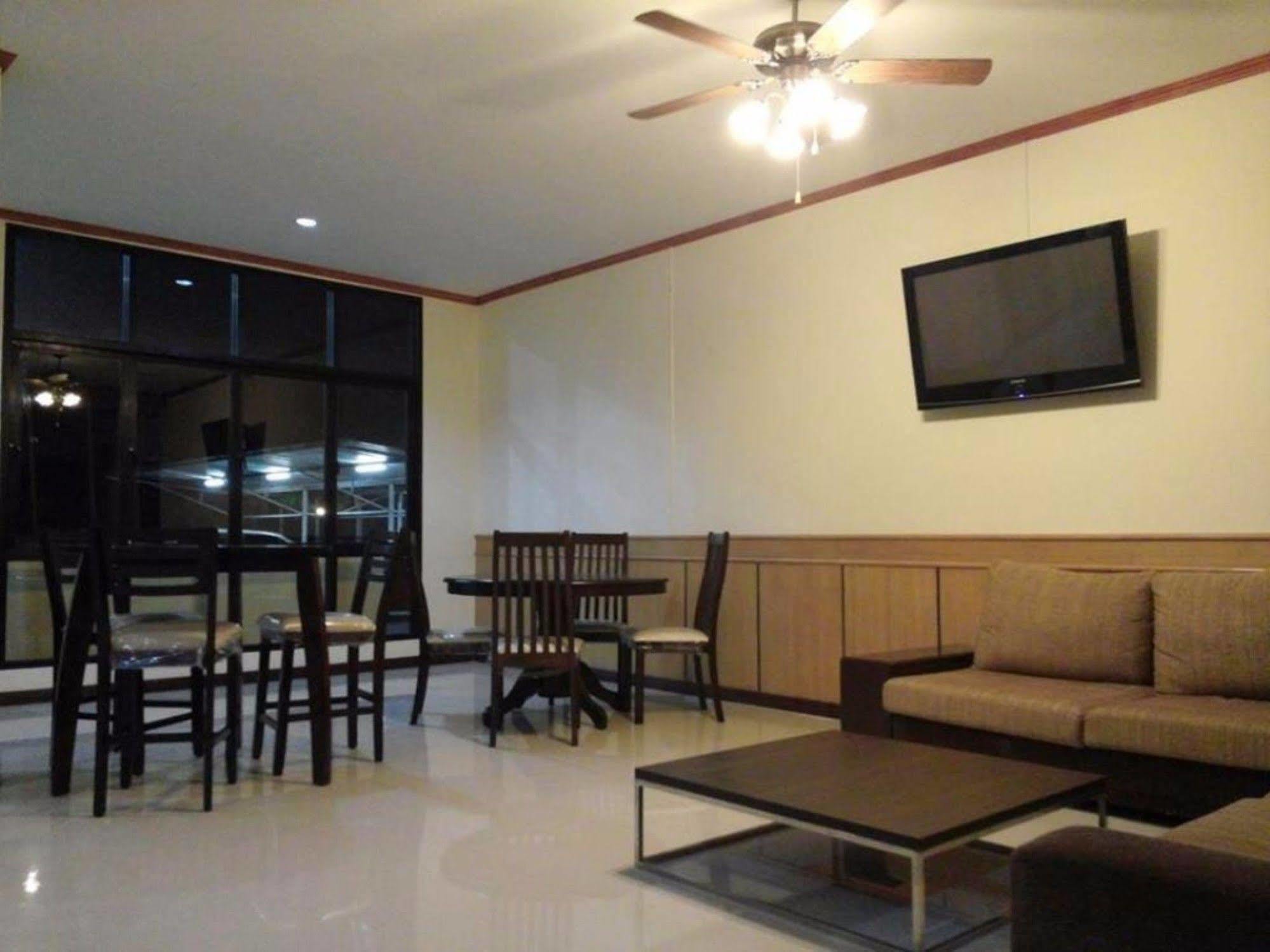 Lita Place Roi Et Exterior foto